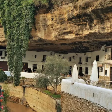 Dehesa Del Pilar * Setenil De Las Bodegas